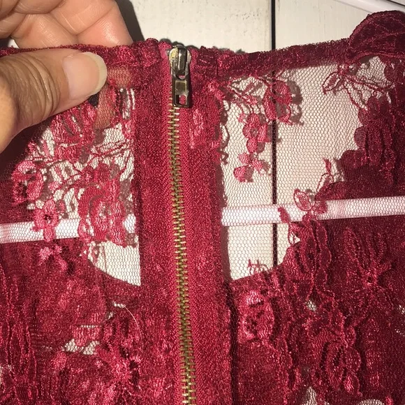 Women’s Lace Sleeveless Top - Picture 6 of 8